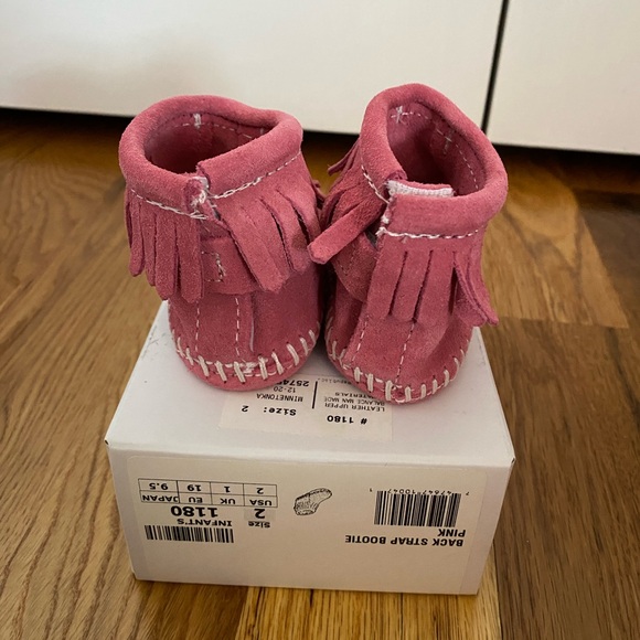 Minnetonka Pink Back Flap Booties - Picture 2 of 4